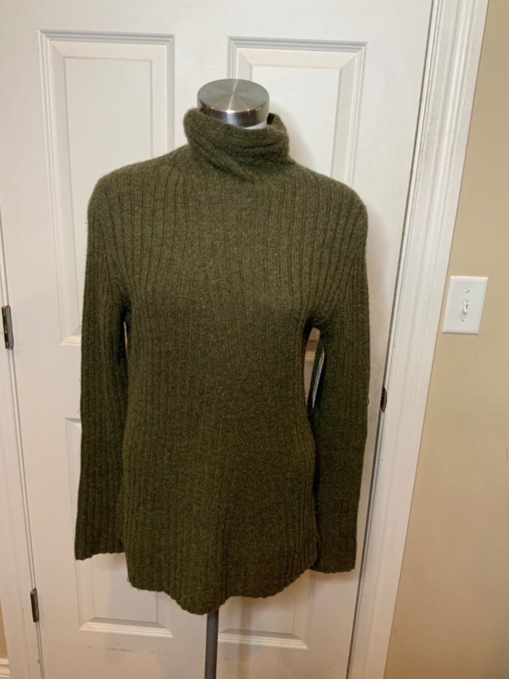 Vince Green Wool Blend Ribbed Knit Mock Neck Sweater, Size M